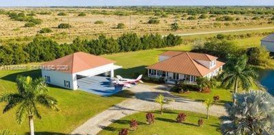 Дом в Порт-Сент-Луси, Флорида 3 спальни, 219.9м2 № 2009609