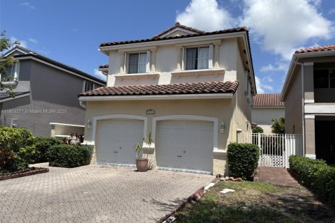 Villa ou maison à vendre à Miami, Floride: 4 chambres, 236.34 m2 № 1867217 - photo 3