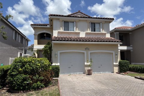 Villa ou maison à vendre à Miami, Floride: 4 chambres, 236.34 m2 № 1867217 - photo 2