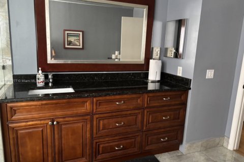 Villa ou maison à vendre à Miami, Floride: 4 chambres, 236.34 m2 № 1867217 - photo 25