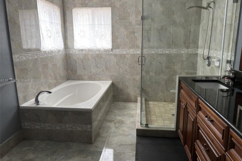 Villa ou maison à vendre à Miami, Floride: 4 chambres, 236.34 m2 № 1867217 - photo 24