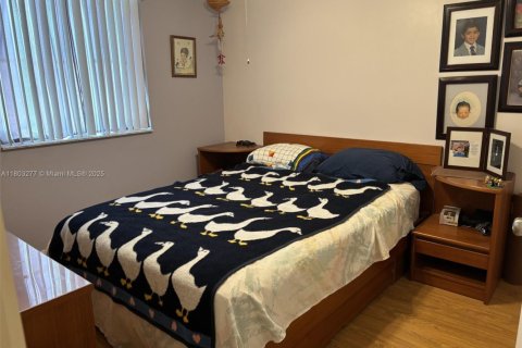 Villa ou maison à vendre à Miami, Floride: 4 chambres, 236.34 m2 № 1867217 - photo 20