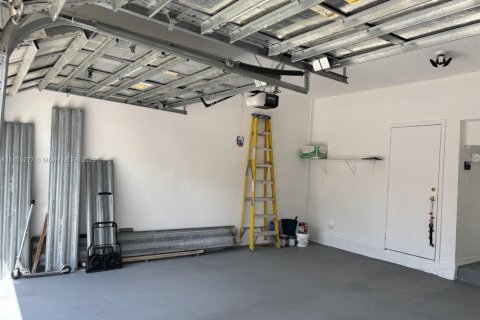 Villa ou maison à vendre à Miami, Floride: 4 chambres, 236.34 m2 № 1867217 - photo 6