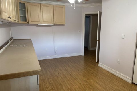 Villa ou maison à vendre à Miami, Floride: 4 chambres, 236.34 m2 № 1867217 - photo 27