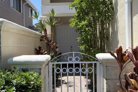 Villa ou maison à vendre à Miami, Floride: 4 chambres, 236.34 m2 № 1867217 - photo 1