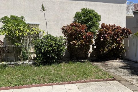 Villa ou maison à vendre à Miami, Floride: 4 chambres, 236.34 m2 № 1867217 - photo 23