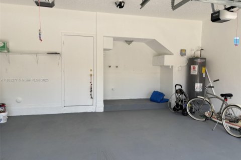 Villa ou maison à vendre à Miami, Floride: 4 chambres, 236.34 m2 № 1867217 - photo 4