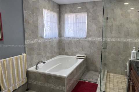 Villa ou maison à vendre à Miami, Floride: 4 chambres, 236.34 m2 № 1867217 - photo 19