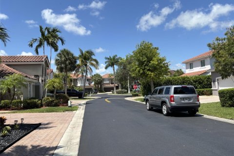 Villa ou maison à vendre à Miami, Floride: 4 chambres, 236.34 m2 № 1867217 - photo 7