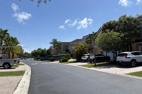 Villa ou maison à vendre à Miami, Floride: 4 chambres, 236.34 m2 № 1867217 - photo 8