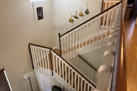 Villa ou maison à vendre à Miami, Floride: 4 chambres, 236.34 m2 № 1867217 - photo 15