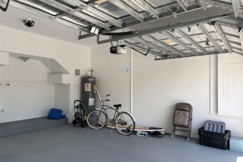 Villa ou maison à vendre à Miami, Floride: 4 chambres, 236.34 m2 № 1867217 - photo 5