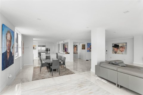 Купить кондоминиум в Майами-Бич, Флорида 3 спальни, 240.99м2, № 1970891 - фото 14