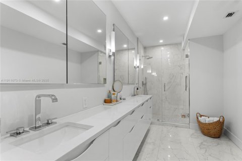 Купить кондоминиум в Майами-Бич, Флорида 3 спальни, 240.99м2, № 1970891 - фото 25