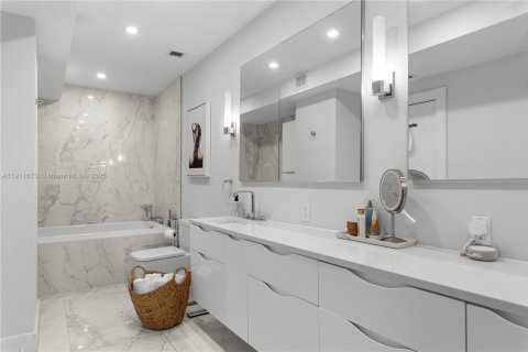 Купить кондоминиум в Майами-Бич, Флорида 3 спальни, 240.99м2, № 1970891 - фото 26