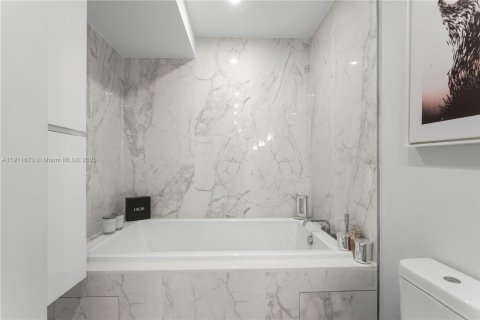 Купить кондоминиум в Майами-Бич, Флорида 3 спальни, 240.99м2, № 1970891 - фото 27