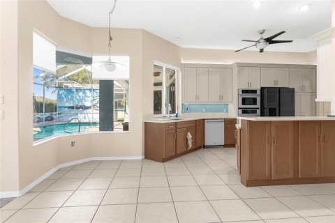 Casa en venta en Weeki Wachee, Florida, 4 dormitorios, 253.53 m2 № 1915670 - foto 12