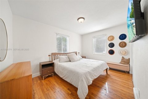 House in Miami, Florida 2 bedrooms, 90.77 sq.m. № 1992362 - photo 8