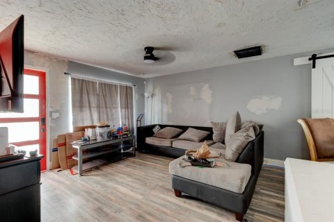 Villa ou maison à vendre à Edgewater, Floride: 4 chambres, 125.6 m2 № 2406333 - photo 8