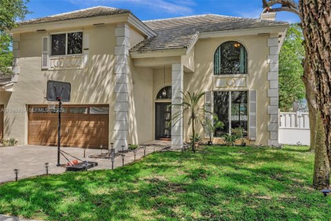 House in Cooper City, Florida 4 bedrooms, 237.09 sq.m. № 2357651 - photo 30