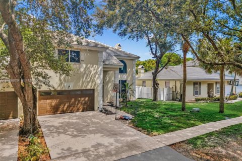 House in Cooper City, Florida 4 bedrooms, 237.09 sq.m. № 2357651 - photo 2