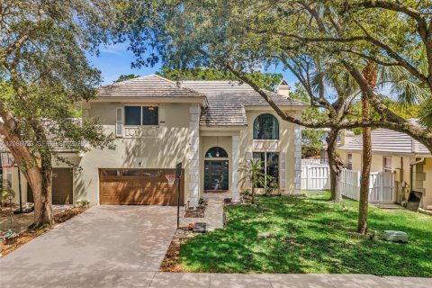 House in Cooper City, Florida 4 bedrooms, 237.09 sq.m. № 2357651 - photo 1