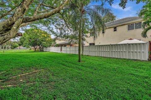 House in Cooper City, Florida 4 bedrooms, 237.09 sq.m. № 2357651 - photo 25