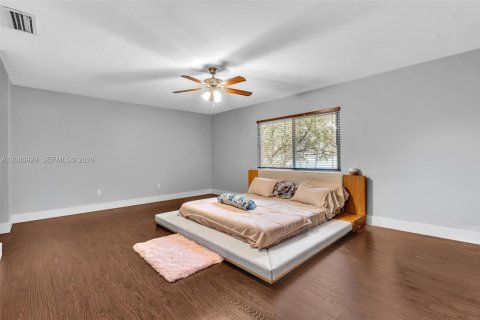 House in Cooper City, Florida 4 bedrooms, 237.09 sq.m. № 2357651 - photo 18