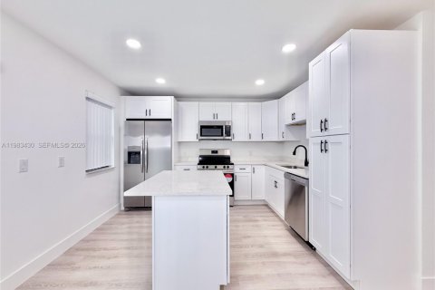 Townhouse in Palm Beach Gardens, Florida 3 bedrooms, 166.85 sq.m. № 2048827 - photo 8