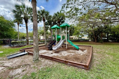 Townhouse in Palm Beach Gardens, Florida 3 bedrooms, 166.85 sq.m. № 2048827 - photo 25