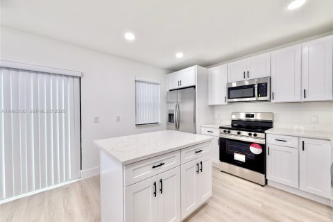 Townhouse in Palm Beach Gardens, Florida 3 bedrooms, 166.85 sq.m. № 2048827 - photo 10