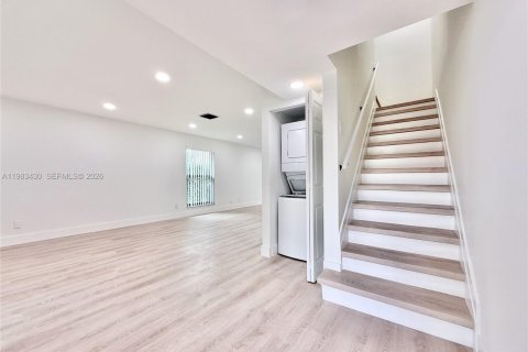 Townhouse in Palm Beach Gardens, Florida 3 bedrooms, 166.85 sq.m. № 2048827 - photo 3