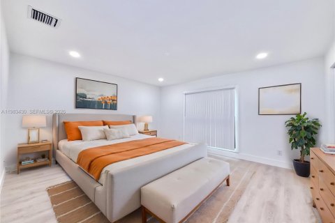 Townhouse in Palm Beach Gardens, Florida 3 bedrooms, 166.85 sq.m. № 2048827 - photo 12