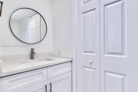 Townhouse in Palm Beach Gardens, Florida 3 bedrooms, 166.85 sq.m. № 2048827 - photo 11