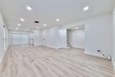 Townhouse in Palm Beach Gardens, Florida 3 bedrooms, 166.85 sq.m. № 2048827 - photo 6