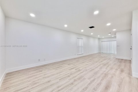 Townhouse in Palm Beach Gardens, Florida 3 bedrooms, 166.85 sq.m. № 2048827 - photo 5