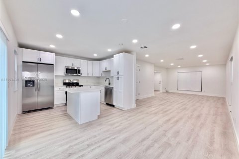 Townhouse in Palm Beach Gardens, Florida 3 bedrooms, 166.85 sq.m. № 2048827 - photo 7