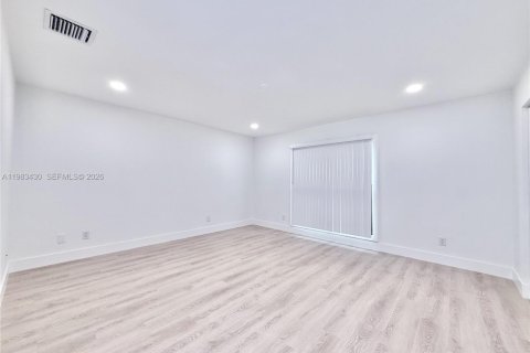 Townhouse in Palm Beach Gardens, Florida 3 bedrooms, 166.85 sq.m. № 2048827 - photo 13