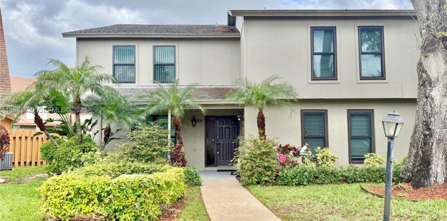 Townhouse in Palm Beach Gardens, Florida 3 bedrooms, 166.85 sq.m. № 2048827