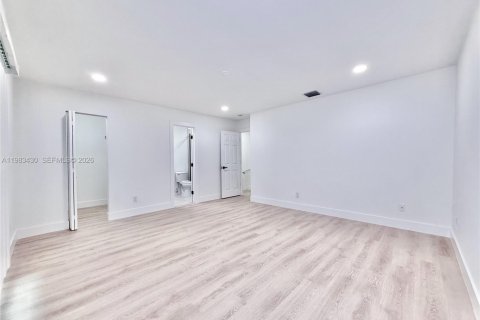 Townhouse in Palm Beach Gardens, Florida 3 bedrooms, 166.85 sq.m. № 2048827 - photo 14