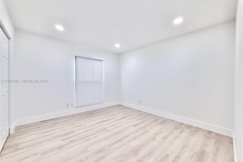 Townhouse in Palm Beach Gardens, Florida 3 bedrooms, 166.85 sq.m. № 2048827 - photo 17