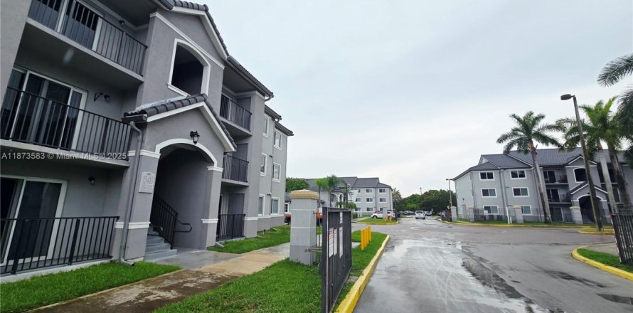 Condominio en Homestead, Florida, 2 dormitorios № 1926700