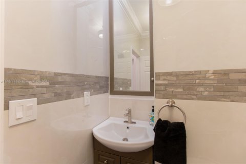 Снять в аренду виллу или дом в Лейк-Уорт, Флорида 5 спален, 281.31м2, № 1952325 - фото 9