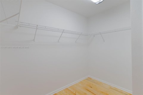 Снять в аренду виллу или дом в Лейк-Уорт, Флорида 5 спален, 281.31м2, № 1952325 - фото 25