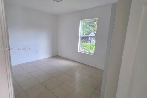 Casa en alquiler en Miami, Florida, 4 dormitorios, 120.77 m2 № 2086140 - foto 8