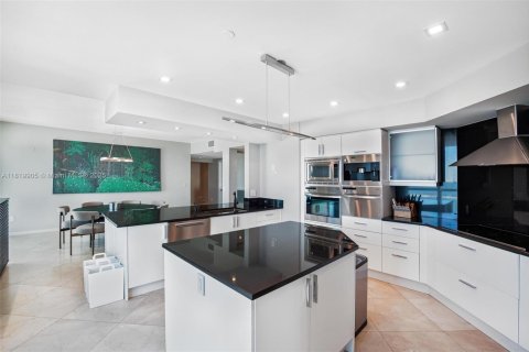 Copropriété à louer à Miami, Floride: 4 chambres, 317.26 m2 № 1807070 - photo 16