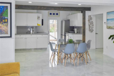 Villa ou maison à louer à Fort Lauderdale, Floride: 3 chambres, 93.46 m2 № 1967661 - photo 3