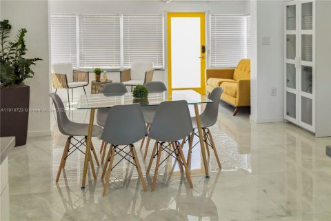 Villa ou maison à louer à Fort Lauderdale, Floride: 3 chambres, 93.46 m2 № 1967661 - photo 5