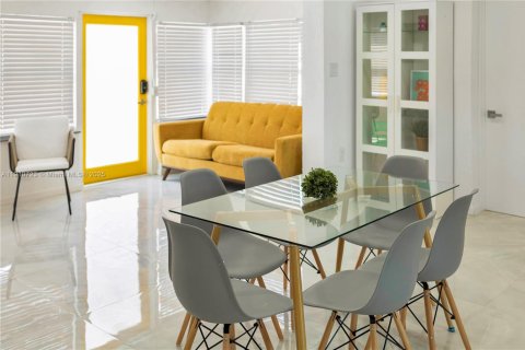 Villa ou maison à louer à Fort Lauderdale, Floride: 3 chambres, 93.46 m2 № 1967661 - photo 6