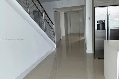 Condo in Miami Beach, Florida, 3 bedrooms  № 1834478 - photo 9